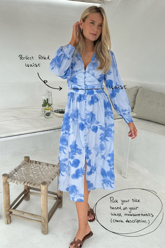 AdelIC Lång Klänning (Preorder del. week 23) - Blå Blomtryck