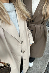 Line Trenchcoat (Preorder del. week 7) - Beige - se.byic.com