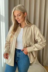 Jamie Oversized Skjorta - Beige - se.byic.com