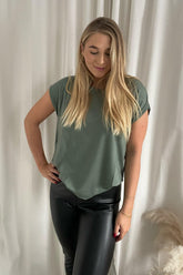 Ava Plain SS Top (PREORDER - week 46/47) - Green - se.byic.com